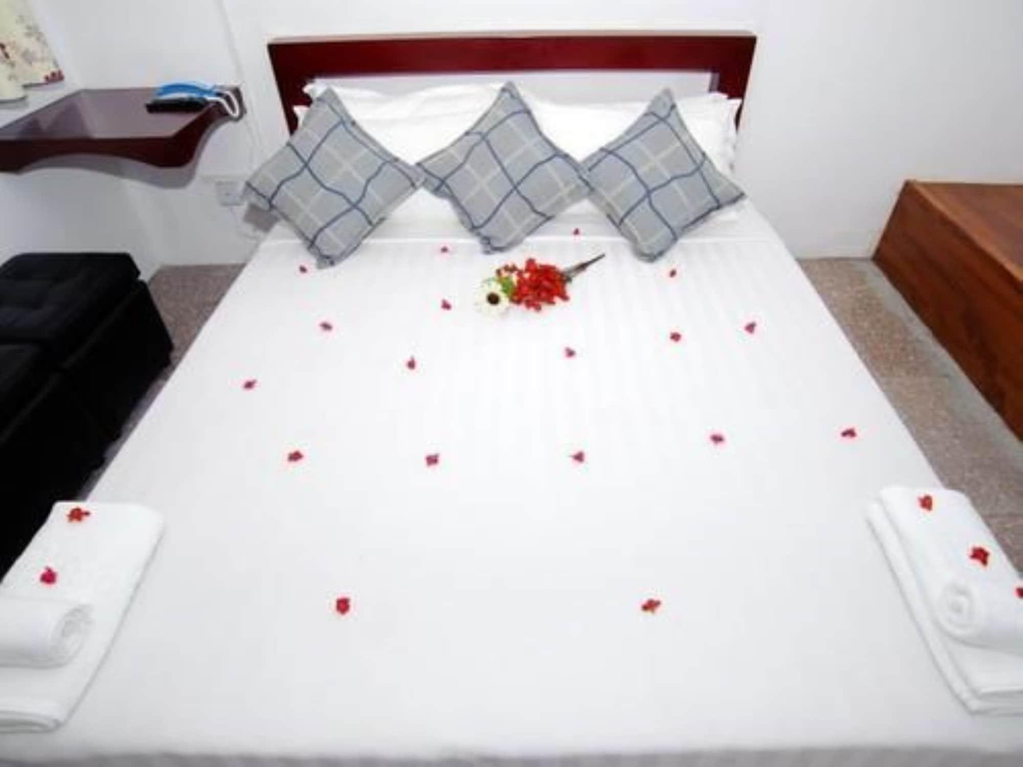 Agga Youth Hotel 仰光 外观 照片