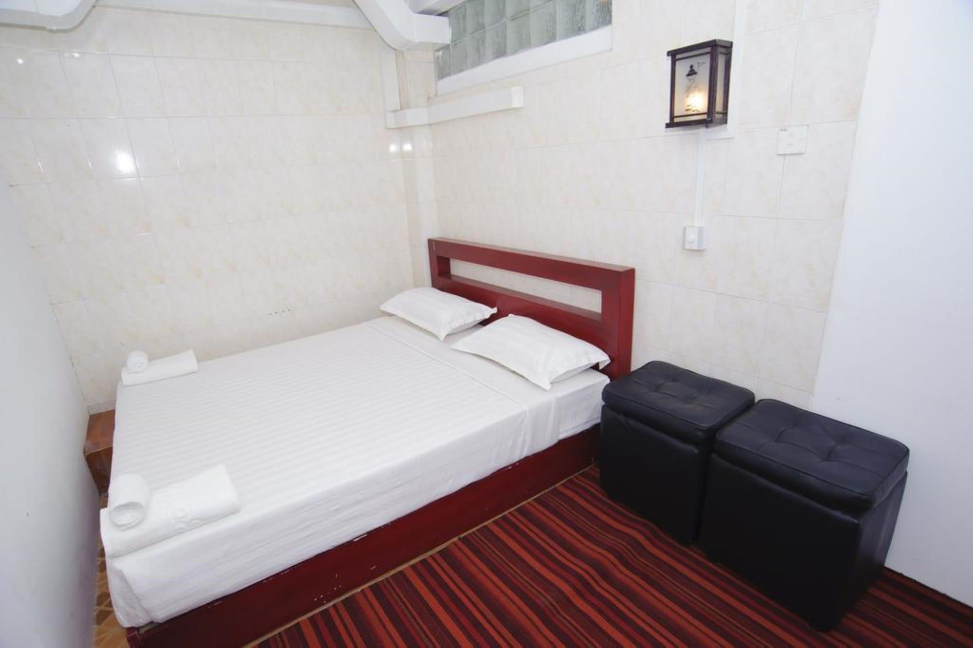 Agga Youth Hotel 仰光 外观 照片