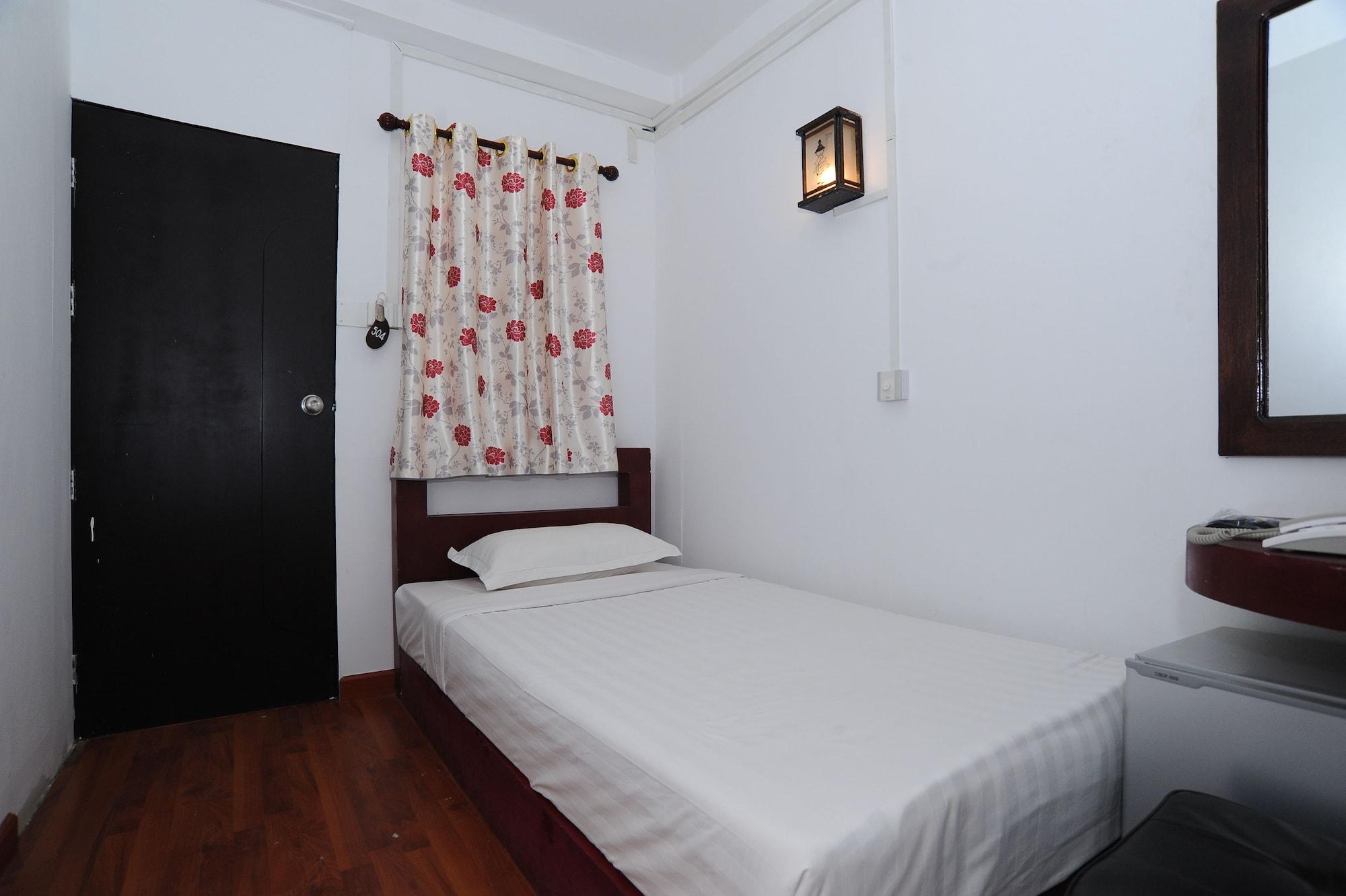 Agga Youth Hotel 仰光 外观 照片