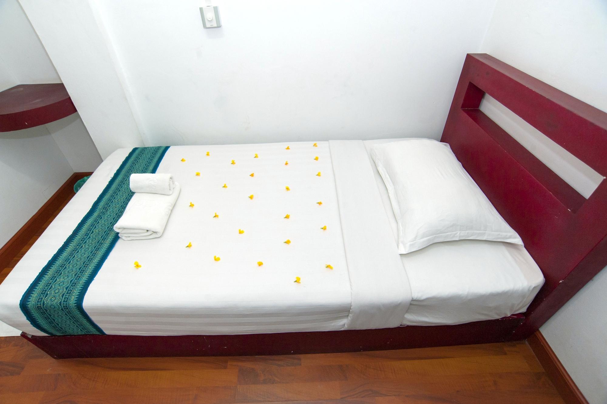 Agga Youth Hotel 仰光 外观 照片
