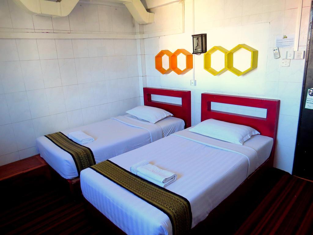 Agga Youth Hotel 仰光 外观 照片