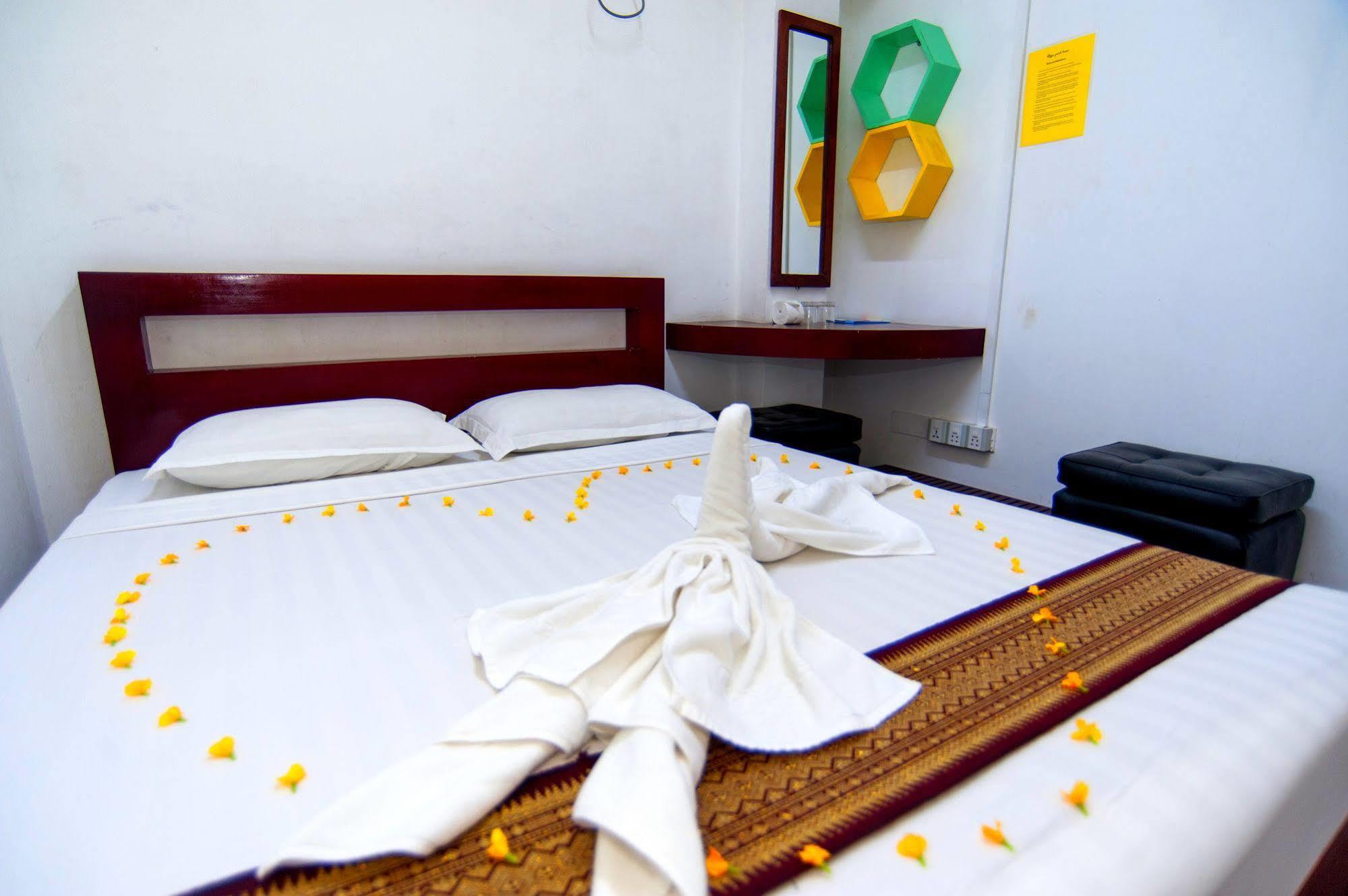 Agga Youth Hotel 仰光 外观 照片
