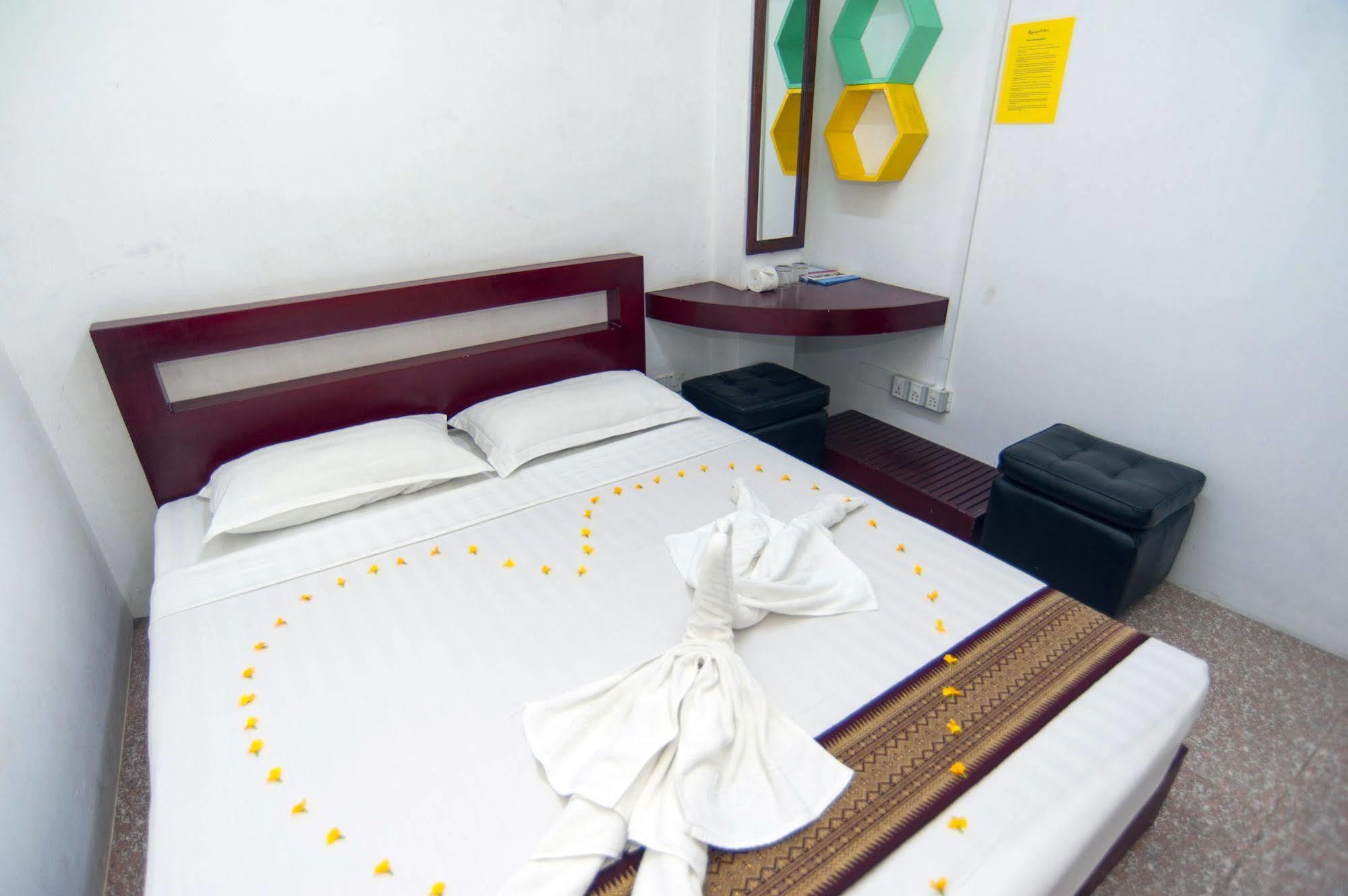 Agga Youth Hotel 仰光 外观 照片